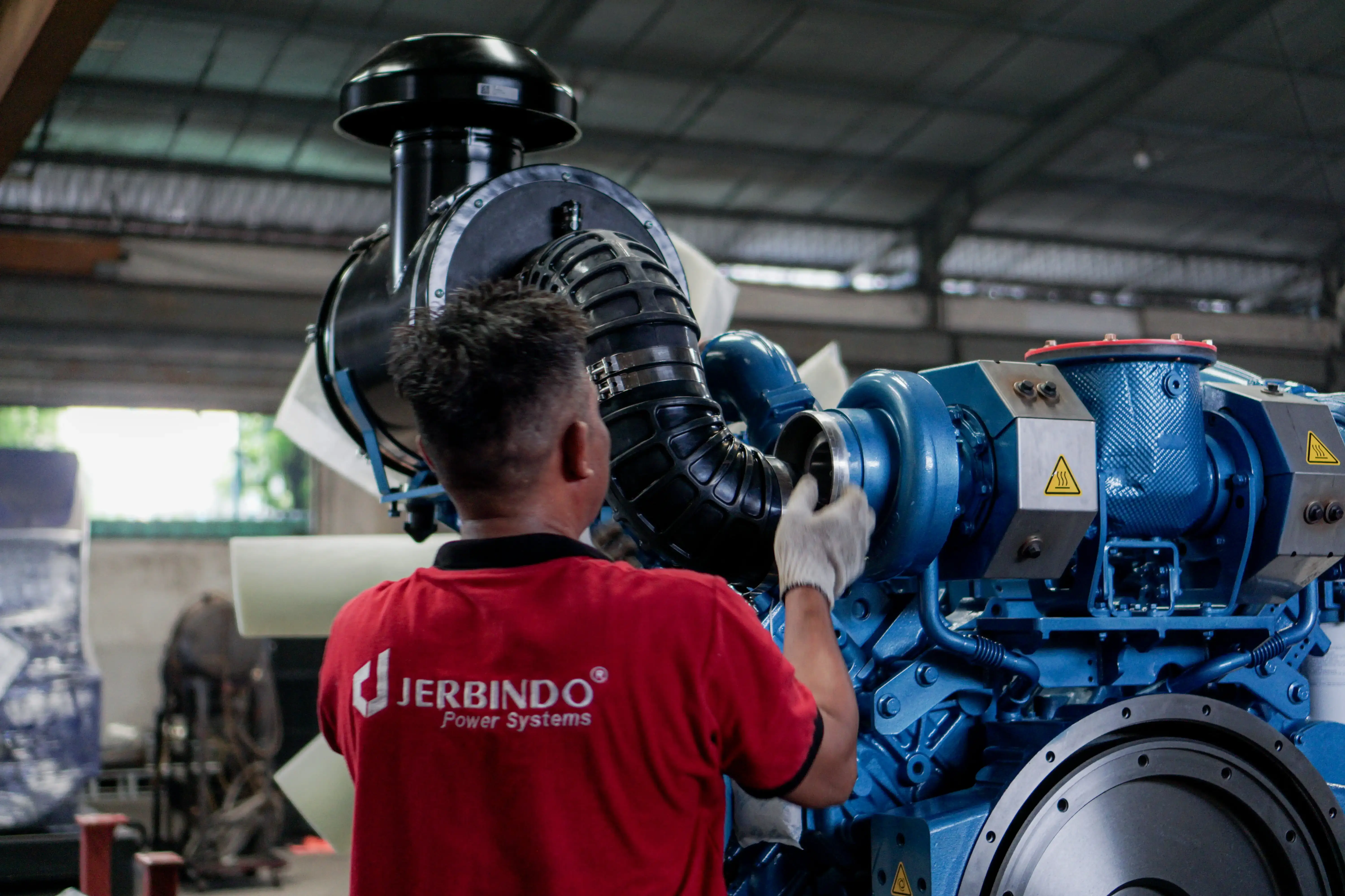 Distribusi genset industri Conductorjasa untuk kebutuhan proyek di Indonesia