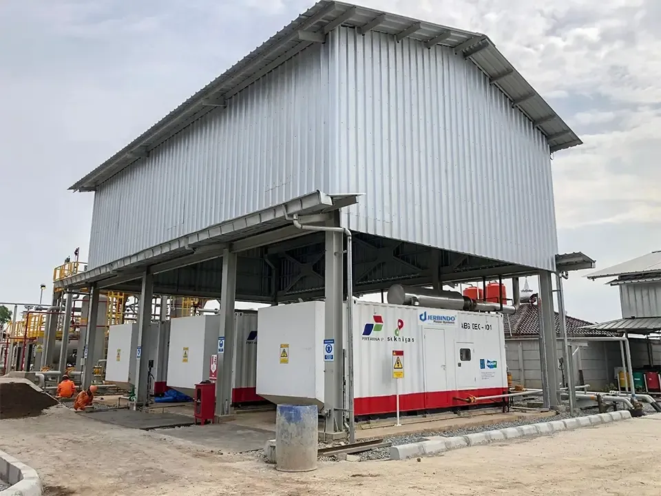Industrial generator supporting mining site operations